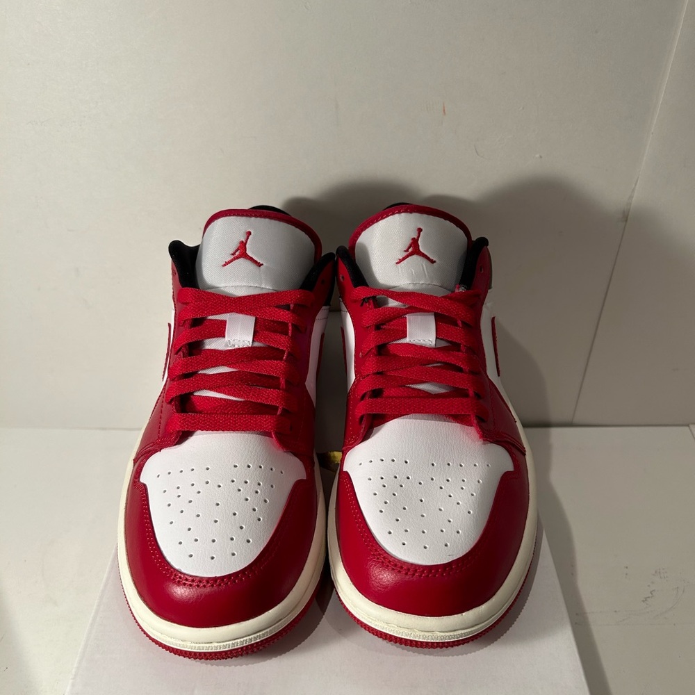 Jordan 1 Low Reverse Black Toe - Picture 2 of 4
